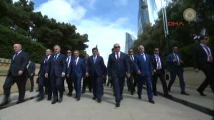 Başbakan Binali Yıldırım Azerbaycan'da Şehitliği Ziyaret Etti..