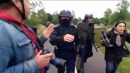 Une journaliste ce fait agresser par des policiers