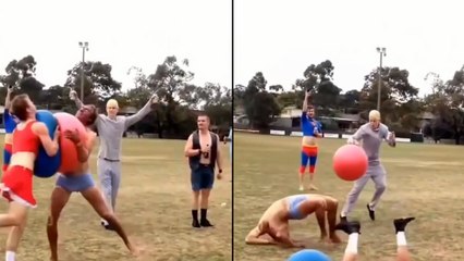 Deux idiots se percutent avec une balle !