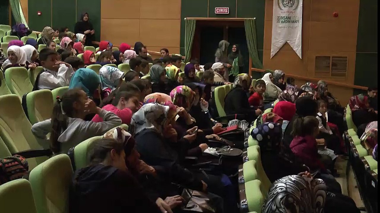 YETİM ÇOCUKLAR GÜLERSE DÜNYA GÜLER