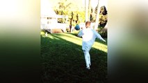Justin Bieber e Neymar jogam bola no quintal do cantor
