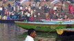 Apercu de Varanasi! Boat trip on the Ganges, India.