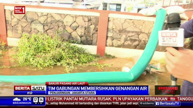Banjir di Perumahan Pantai Mutiara Dibersihkan dengan Pompa Air