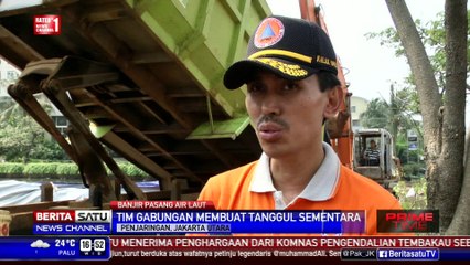 Tanggul Sementara Perumahan Pantai Mutiara Dibuat dengan Karung Isi Pasir