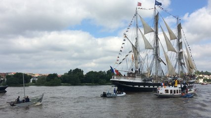 Le Belem remonte la Loire