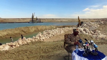 لواء كامل الوزير فى مؤتمر صحفى فى  موقع حفر قناة السويس الجديدة فبراير2015