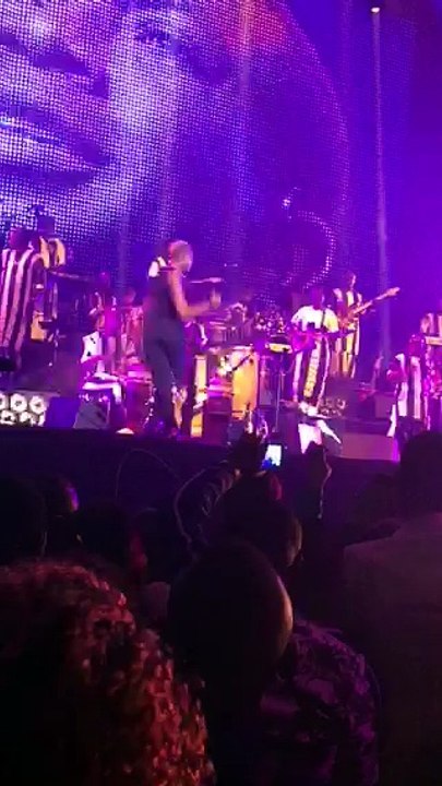 Wally chante...Avec une photo de You