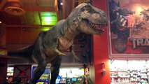 Jurassic Park (T-Rex) @ Toys R Us Manhattan [HD]