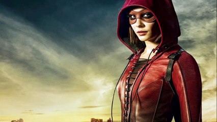 Willa Holland Arremete contra Warner Bros y el universo DC