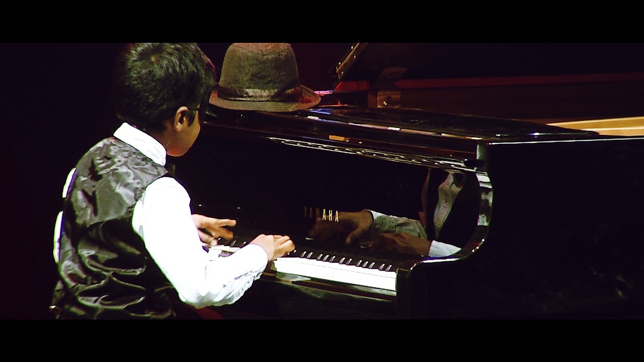 Hands on Fire: Lydian Nadhaswaram, Flight of the Bumblebee by Rimsky Karskov