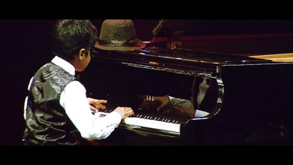 Hands on Fire: Lydian Nadhaswaram, Flight of the Bumblebee by Rimsky Karskov