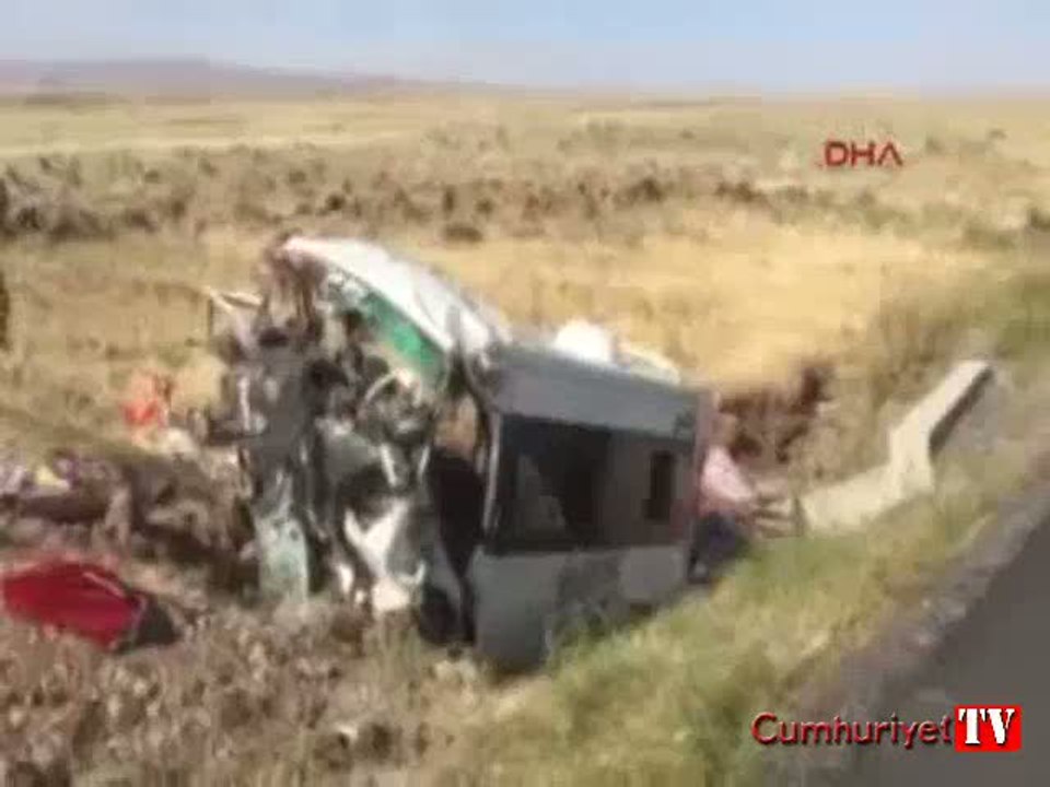 Diyarbakır - Şanlıurfa karayolunda feci kaza: 6 ölü, 4 yaralı