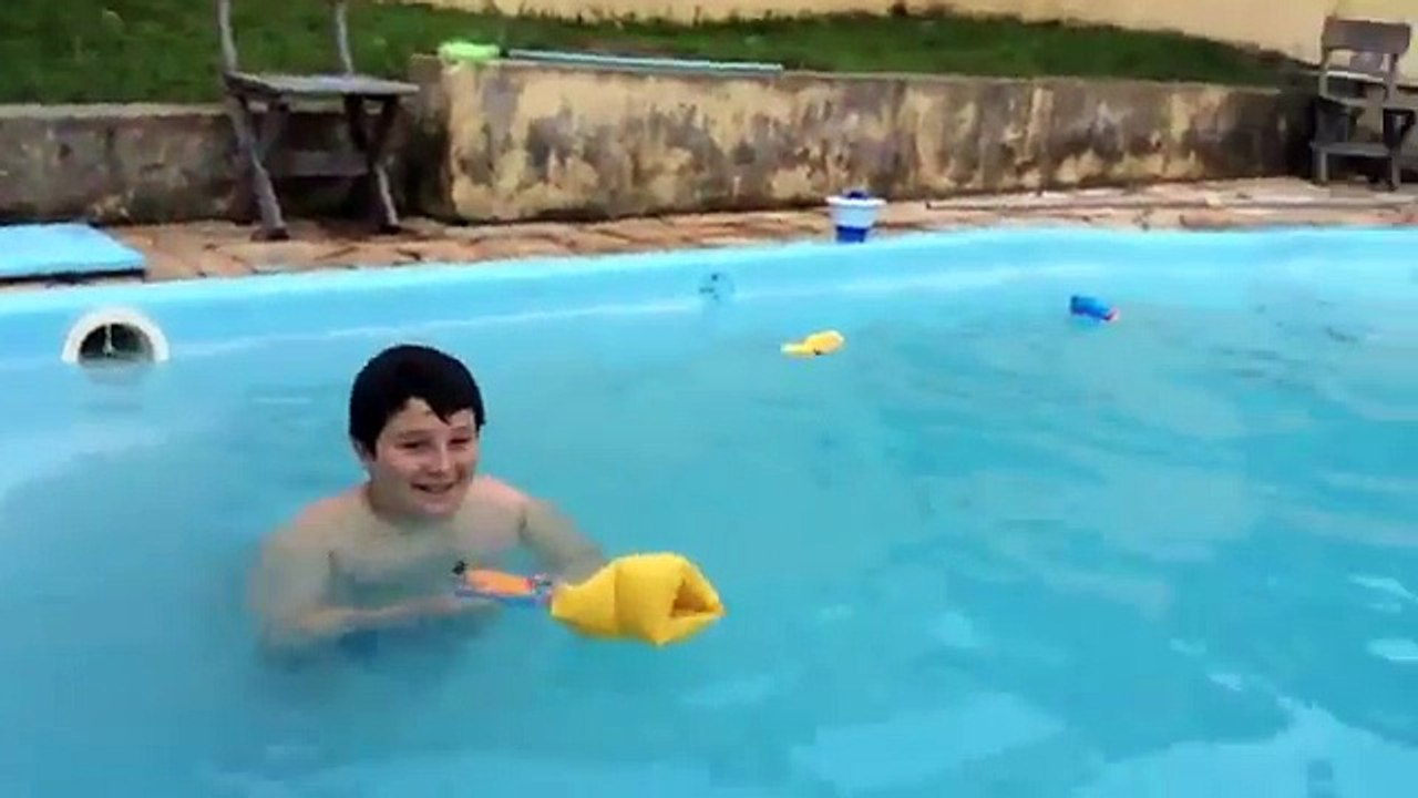 Cachorro Moleque e Piscina SL