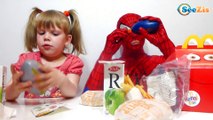Spiderman. Девочка Ника и Человек Паук раскрывают Хеппи Мил. Видео для детей. Tiki Taki Nika