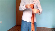 En dix secondes seulement, il parvient à faire un noeud de cravate. Voici comment faire!
