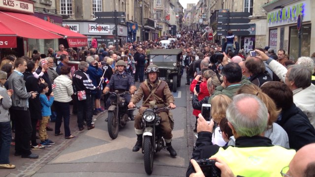 Parade de véhicules militaires