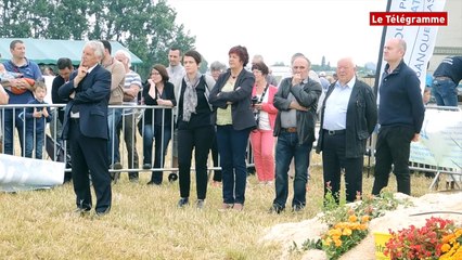 Pluméliau (56). Les agriculteurs en colère apostrophent le député