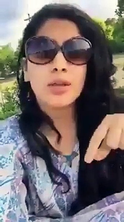 Isko koi Urdu sikhayee
