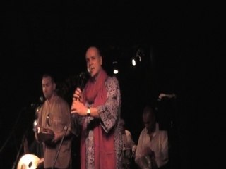 Entree de gaada satelite Café Paris