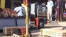 Le cauchemar du "pilote", le lève-palette sur grue radiocommandée
