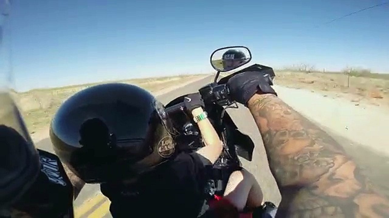 Un gamin de 6 ans conduit une Harley Davidson