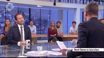 Benoît Hamon défend Deschamps mais dénonce le racisme : "On peut tranquillement dire qu'on n'aime pas Benzema parce qu'il a une tête d'Arabe"