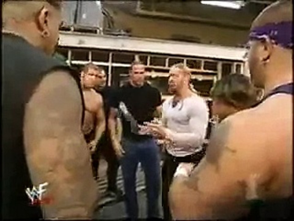 Mark Henry Bends A Frying Pan & Steel Rod