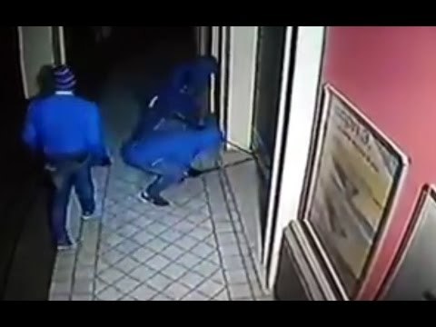 Trentola Ducenta (CE) -Tentato furto al negozio Della Volpe Multibrand (04.06.16)