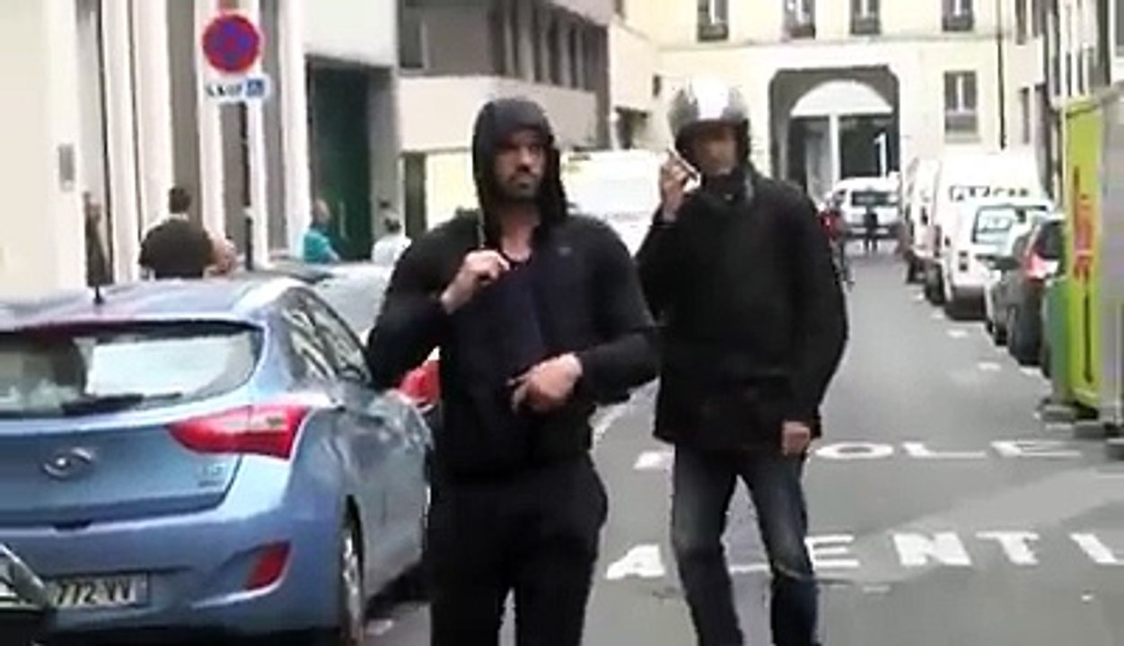 ΓΑΛΛΙΑ Ένας αστυνόμος με πολιτικά βγάζει το όπλο του