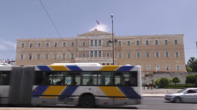 Athina reagon ashpër - Top Channel Albania - News - Lajme