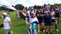 Les joueurs de Saint Jean d'Angély saluent leur supporters après la défaite contre Saint Jean de Luz.