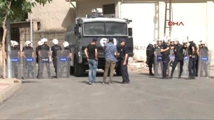 Diyarbakır - Hdp'nin Basın Açıklamasında Öcalan'ın Posteri İndirildi