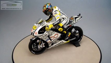 YAMAHA YZR-M1 MOTOGP 2010 LAGUNA SECA + FIGURKA V.ROSSI Minichamps 1/12