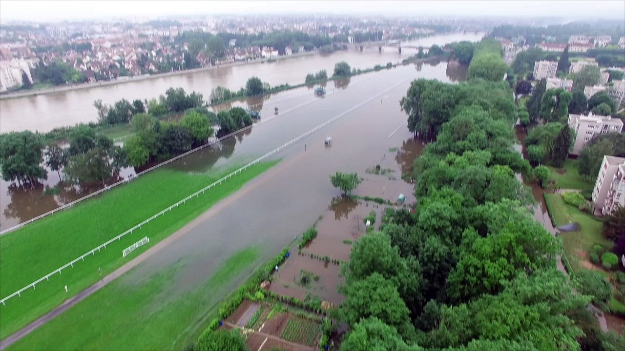 INONDATIONS A MAISONS-LAFFITTE VUE D’UN DRONE - CRUE SEINE 2016