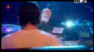 Oasis - stop crying your heart out (live 2005)