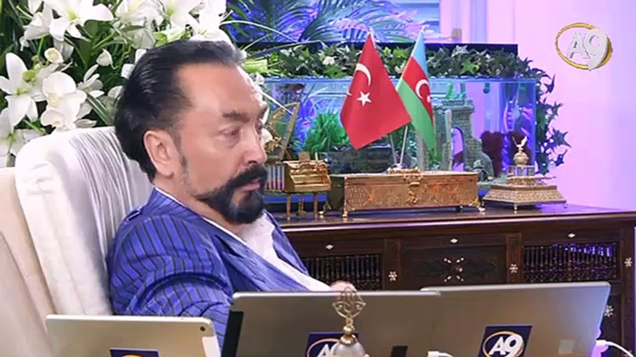 Sadece Peygamberimiz (sav)’in hanımları erkeklerle perde arkasından konuşuyordu. Diğer kadınlar için bu geçerli değildir.