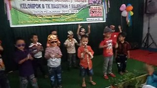 Perpisahan TK Masithoh 2016 - Tari Chicken Dance