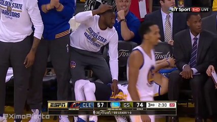 La réaction de Stephen Curry après le trois-points de Draymond Green