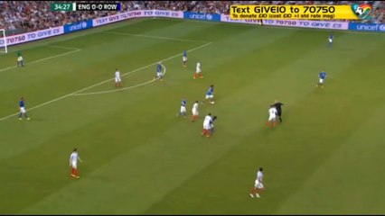 Ronaldinho enchaîne deux petit points et une passe aveugle