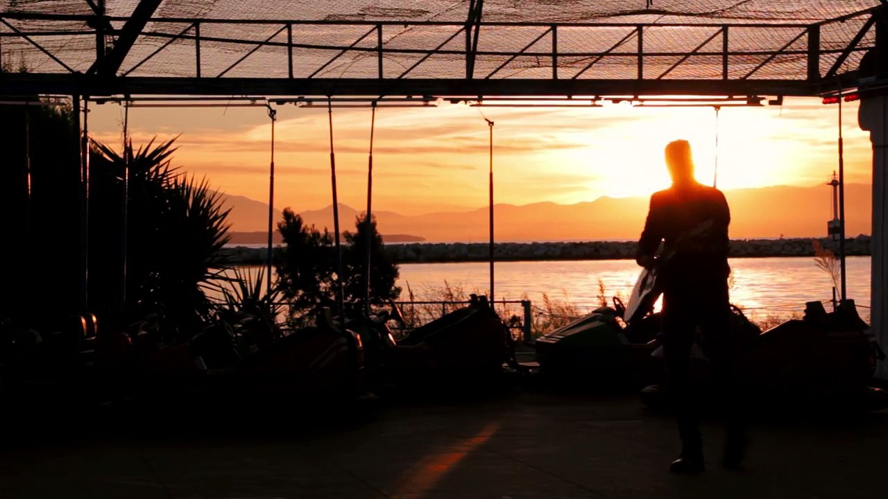 Δημήτρης Παρίσης - Ο Μόνος Δρόμος | Dimitris Parisis - O Monos Dromos - Official Video Clip