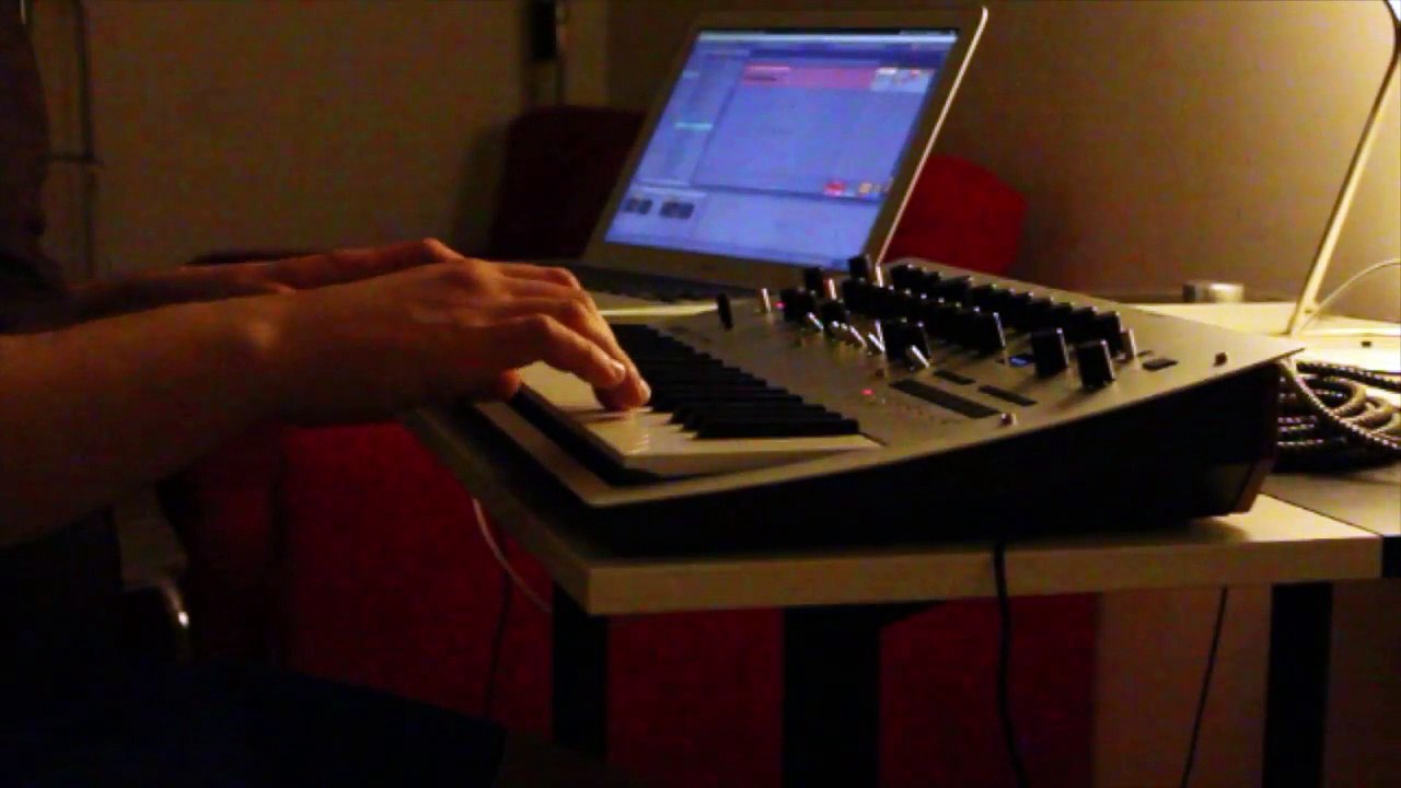Korg Minilogue Does Blade Runner