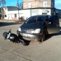 Choque entre auto y moto