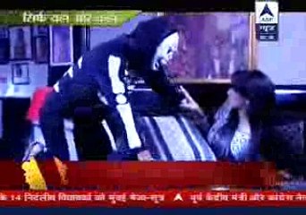 Kumkum Bhagya Abhi Bhoot Bankar Pragya Ko Dara Raha Hai