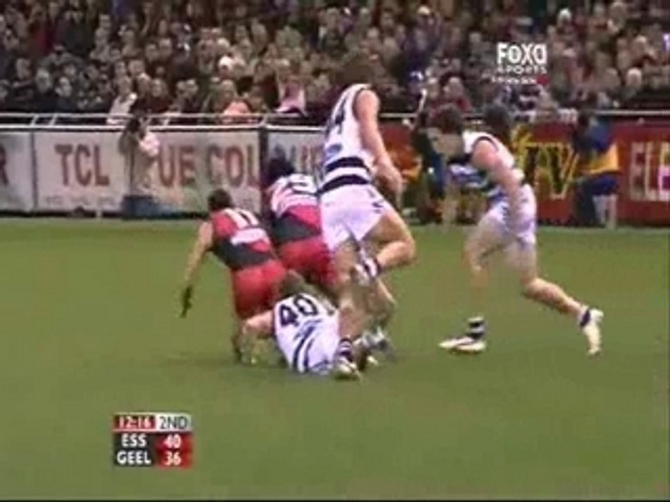 Alwyn Davey breaks his arm