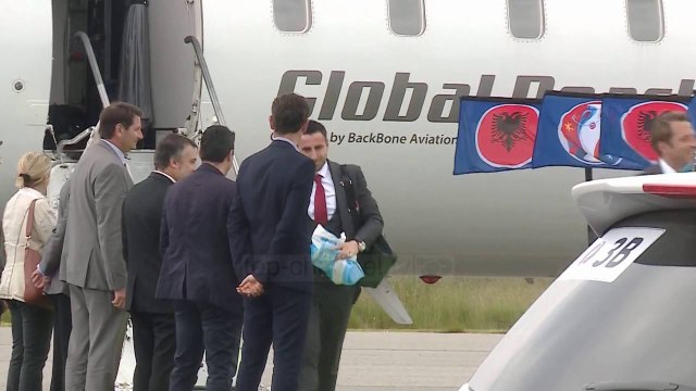 Kuqezinjtë mbërrijnë në Francë, pritje e ngrohtë - Top Channel Albania - News - Lajme