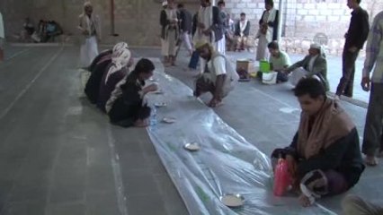 Yemen'de İlk İftar Açıldı