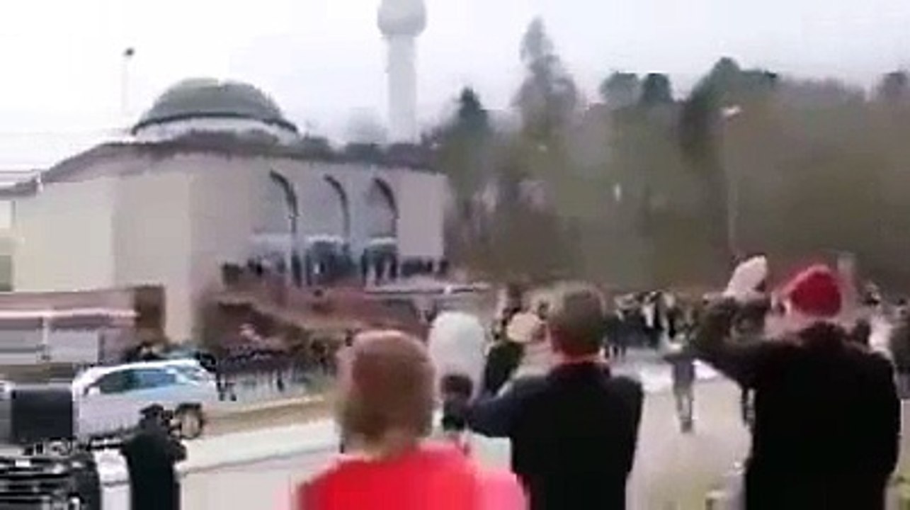 Miracle by Allah Azan is given in mosque by no one