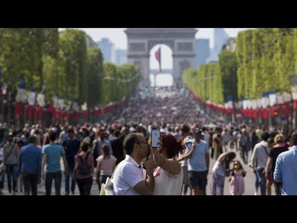 Traffic banned from the iconic Champs Elysees