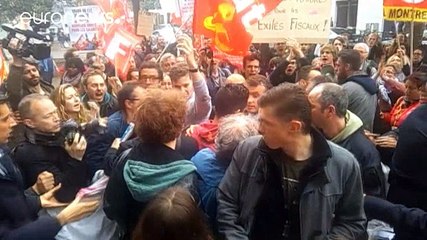 Fransa'da Ekonomi Bakanı Macron'a yumurtalı protesto