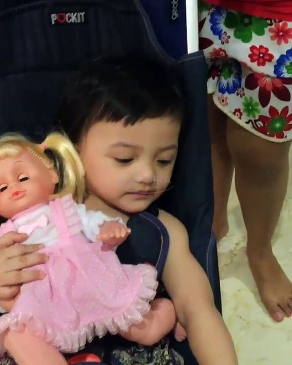 Senangnya Arsy Addara Maen Boneka Barbie Cantik Sambil Naik Stroller l Anang Hermansyah & Ashanty